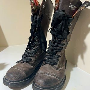 Floral print DR. Martens